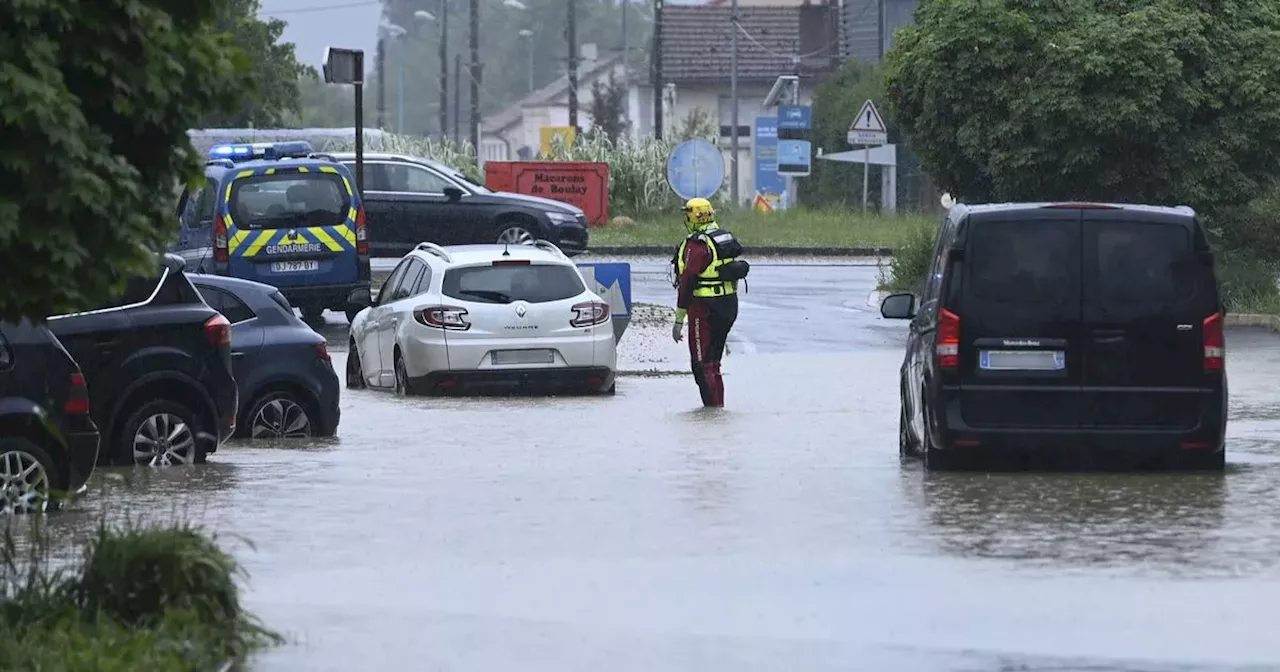 Three Atlantic Ocean hurricanes ‘race towards Europe’ as Irish tourists warned