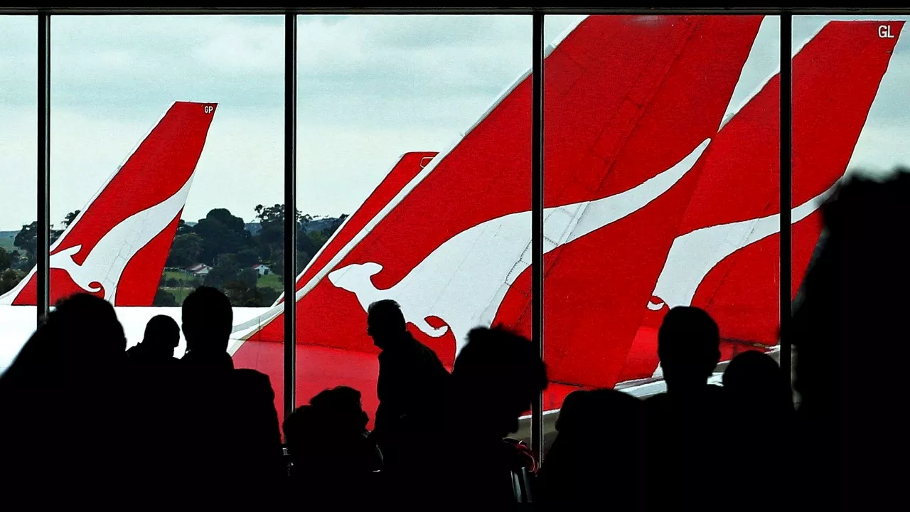 Qantas forced to apologise for screening X-rated flick on Sydney-Tokyo flight