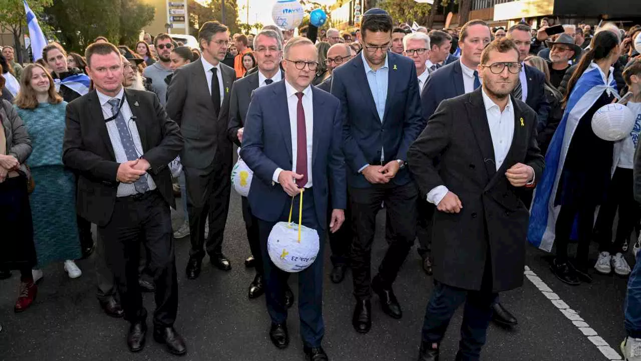 Thousands of Jewish Australians gather to ‘really cry’ for Israeli victims of October 7