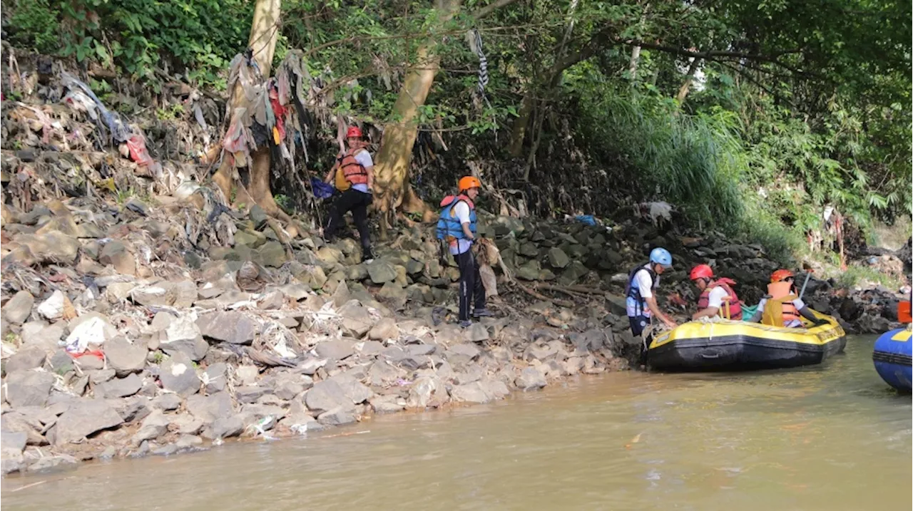 Pertamina International Shipping Bantu Bersihkan 14 Ton Sampah di Sungai Ciliwung