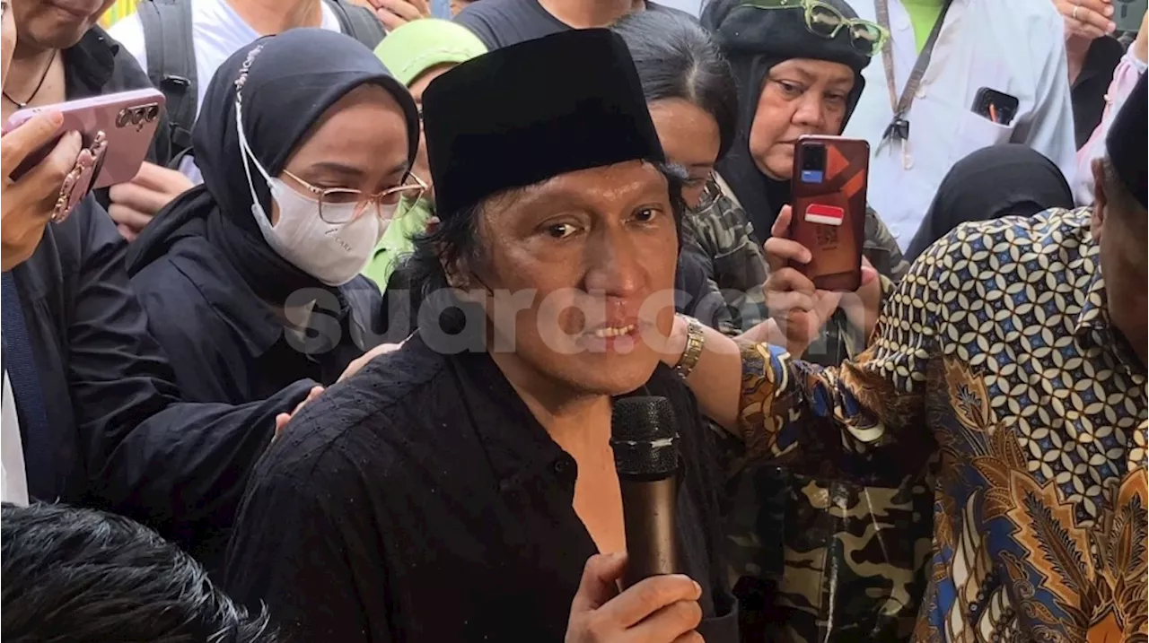 Terus Ditemani Keluarga, Ini 7 Potret Terkini Ikang Fawzi Usai Ditinggal Wafat Marissa Haque