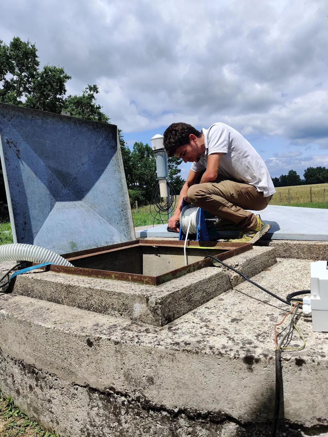 Les scientifiques à la recherche de puits pour mesurer le niveau des nappes phréatiques en Dordogne