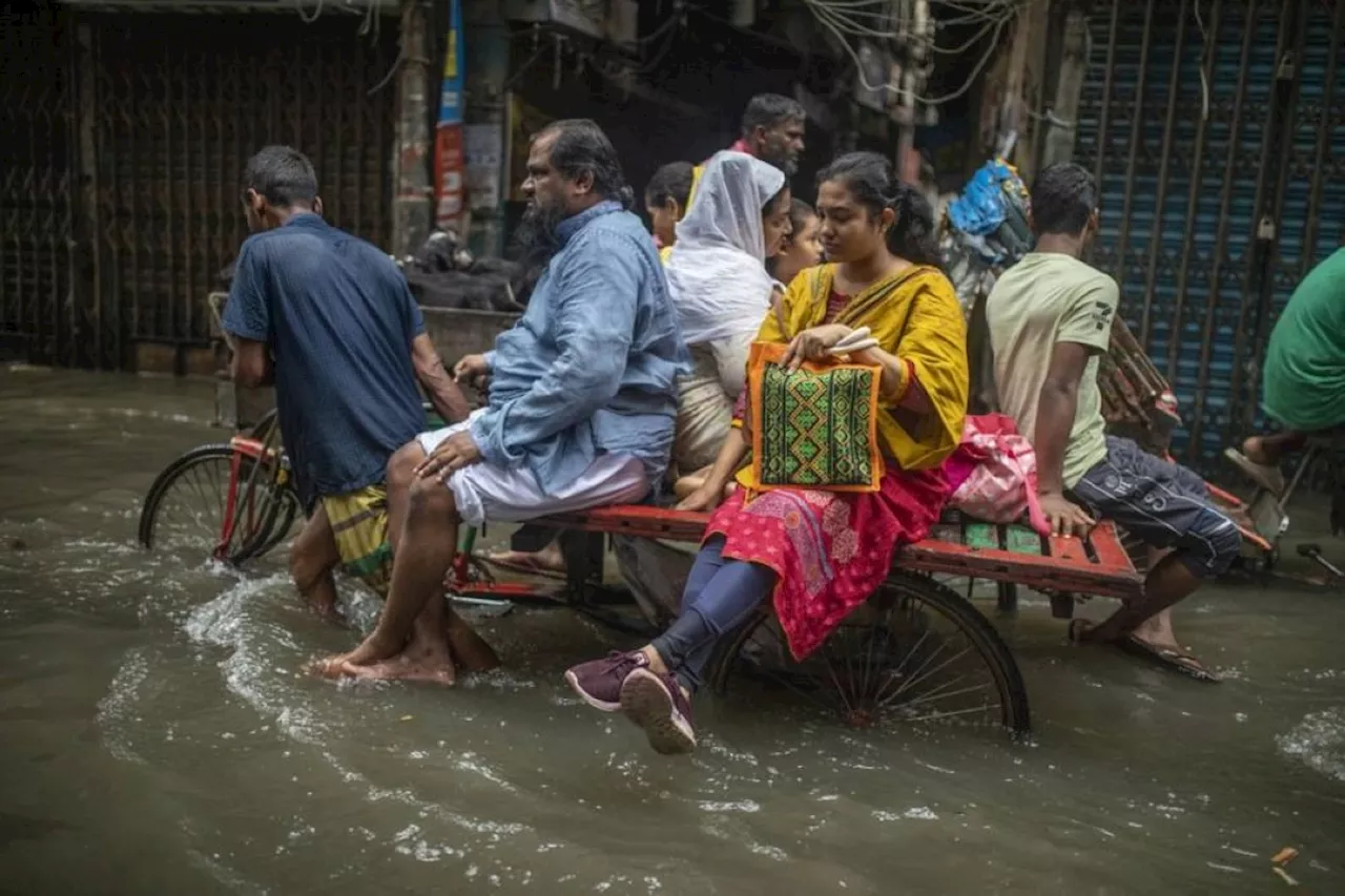 Deadly floods swamp India, Bangladesh