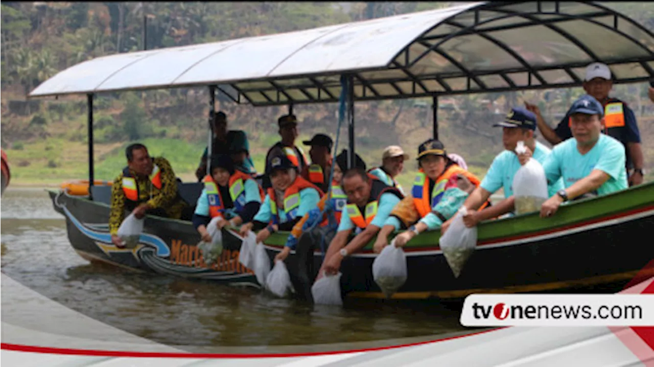 Populasi Ikan Lokal Nyaris Punah, 20.000 Ikan Ditebar di Perairan Waduk Sermo Kulon Progo