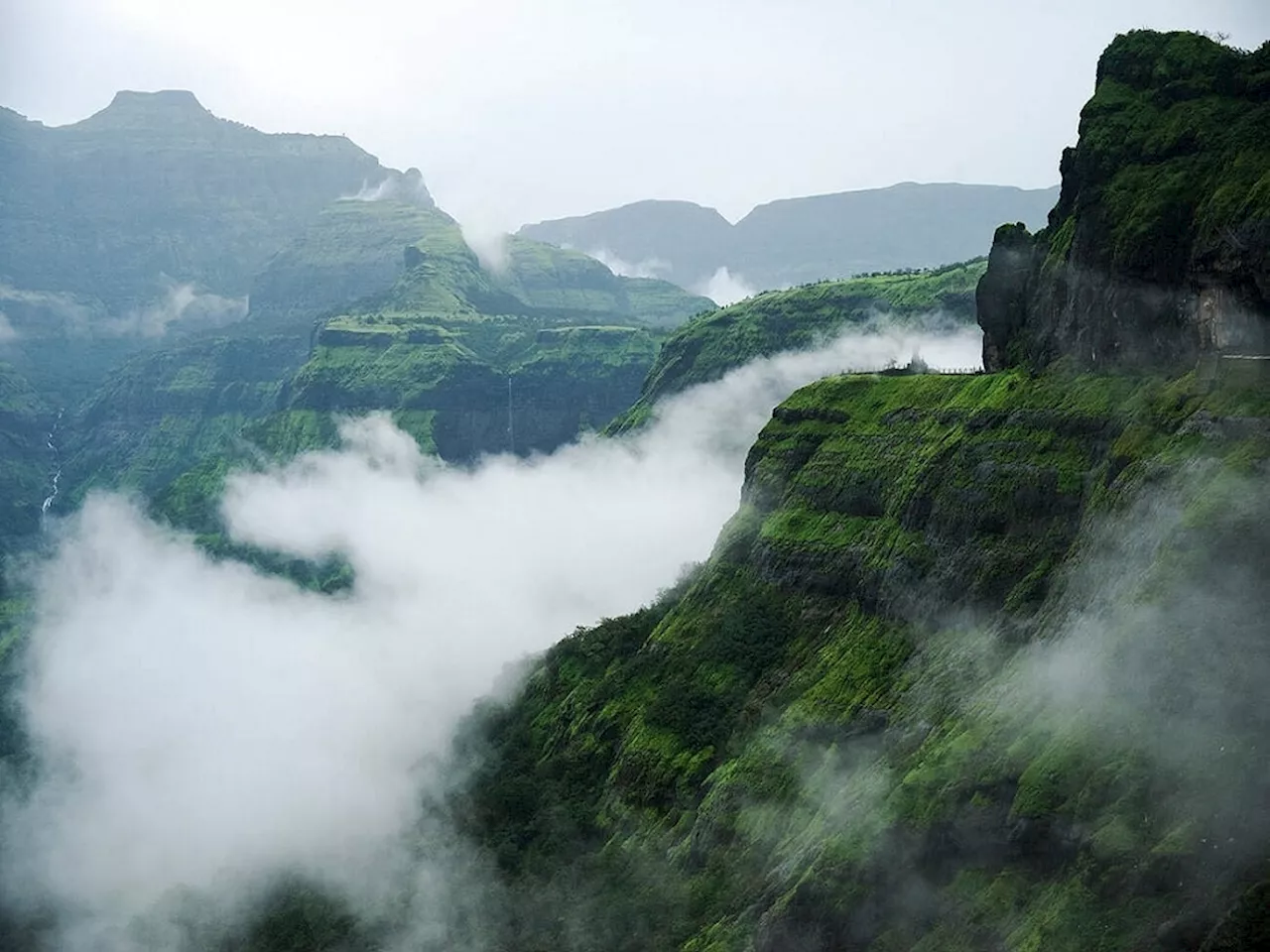 Maharashtra Weather News : मान्सून 2.0; वादळी वारे अन् विजांचा कडकडाट, परतीच्या पावसानं वाढवली चिंता