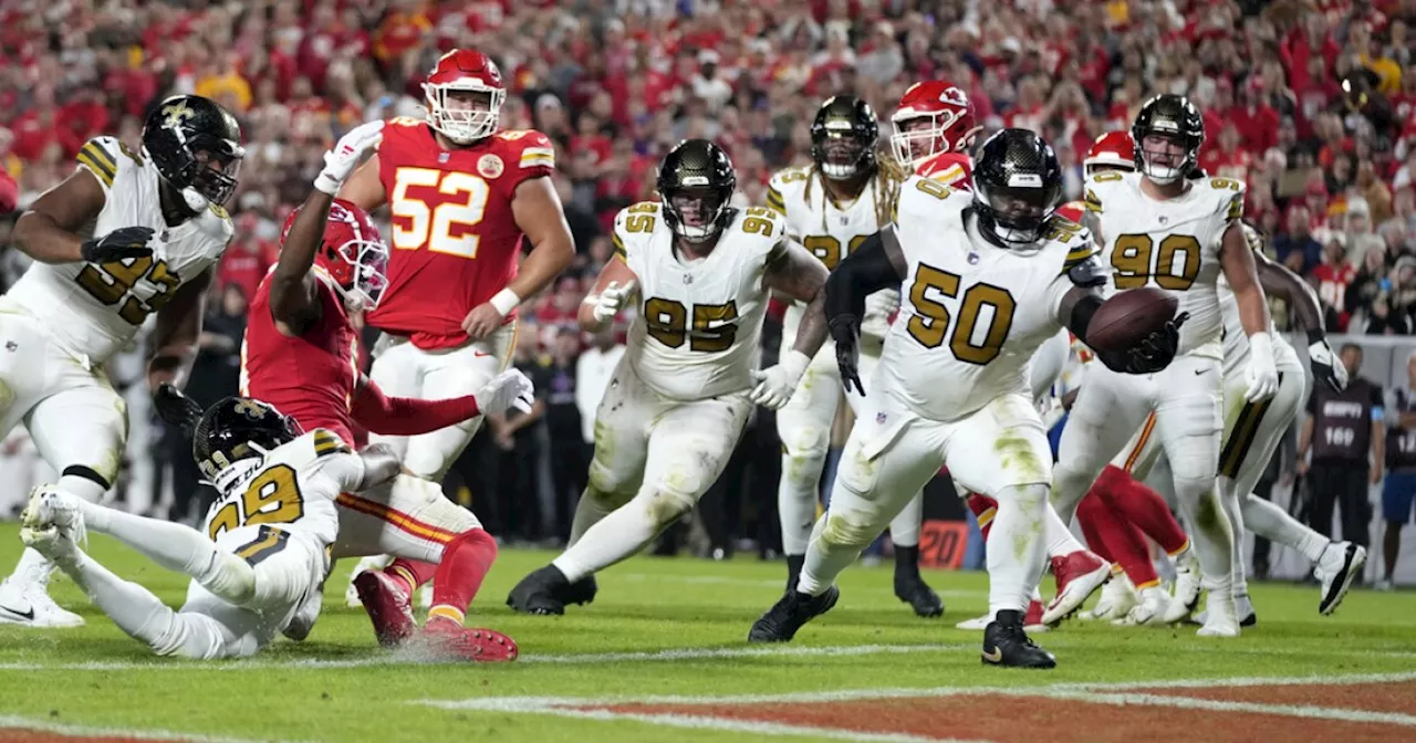 Khalen Saunders, brother of Taylor Swift's tour dancer, intercepts Patrick Mahomes
