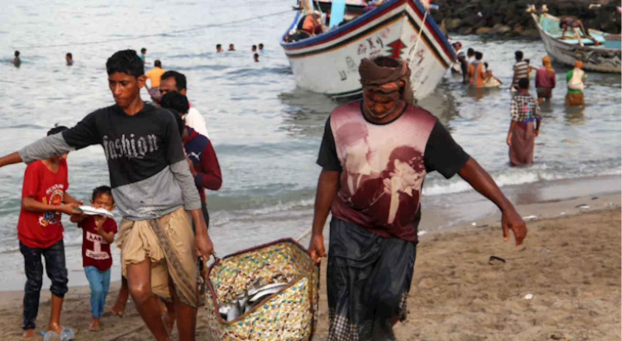 Lebanese fishermen stay ashore after Israeli warning