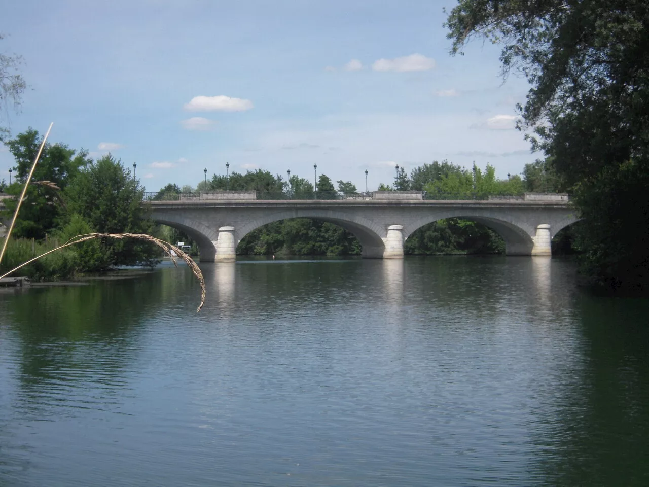 Elus, syndicats et citoyens se mobilisent pour les 'droits du fleuve Charente'