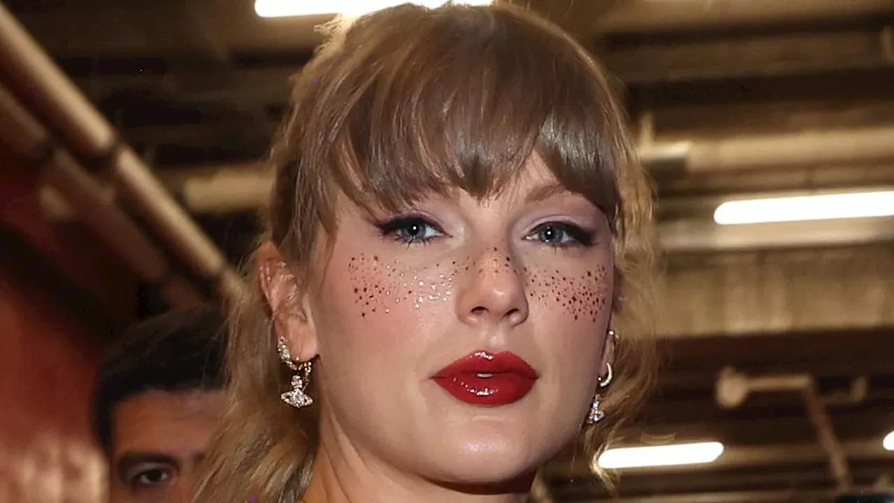 Taylor Swift Sparkles With Glitter Freckles At Travis Kelce's Game