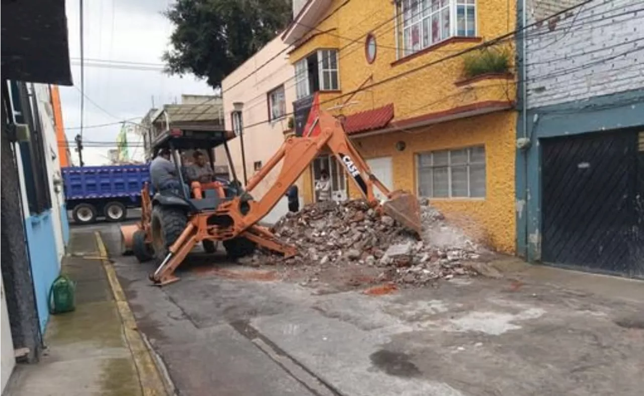 Desazolve en colonias de Iztacalco previene inundaciones