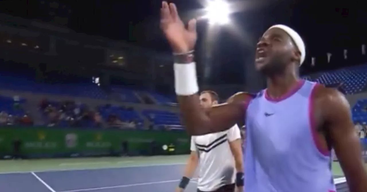  Frances Tiafoe beleidigt Schiedsrichter Pinoargote nach Strafe und rastet komplett aus: 'Fuck you!'