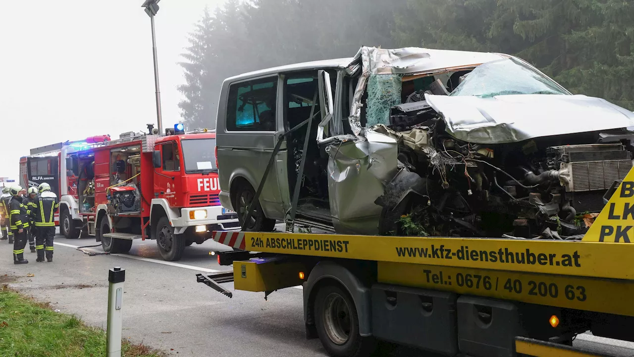 Langer Stau war die Folge - Schrecklicher Nebel-Unfall – sechs Personen eingesperrt