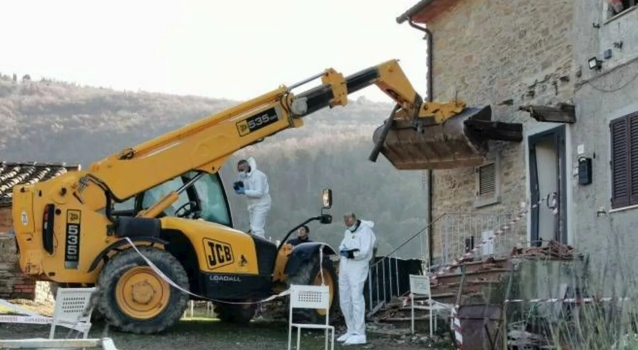 Arezzo, con la ruspa tenta di distruggere la casa del vicino dopo la lite: lui gli spara e lo uccide