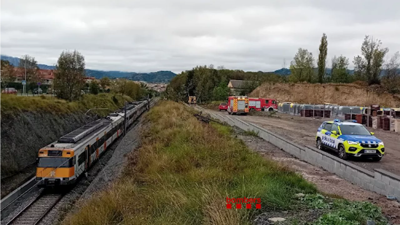 Un incendio en la catenaria interrumpe la circulación de la R3 entre Manlleu y Ripoll