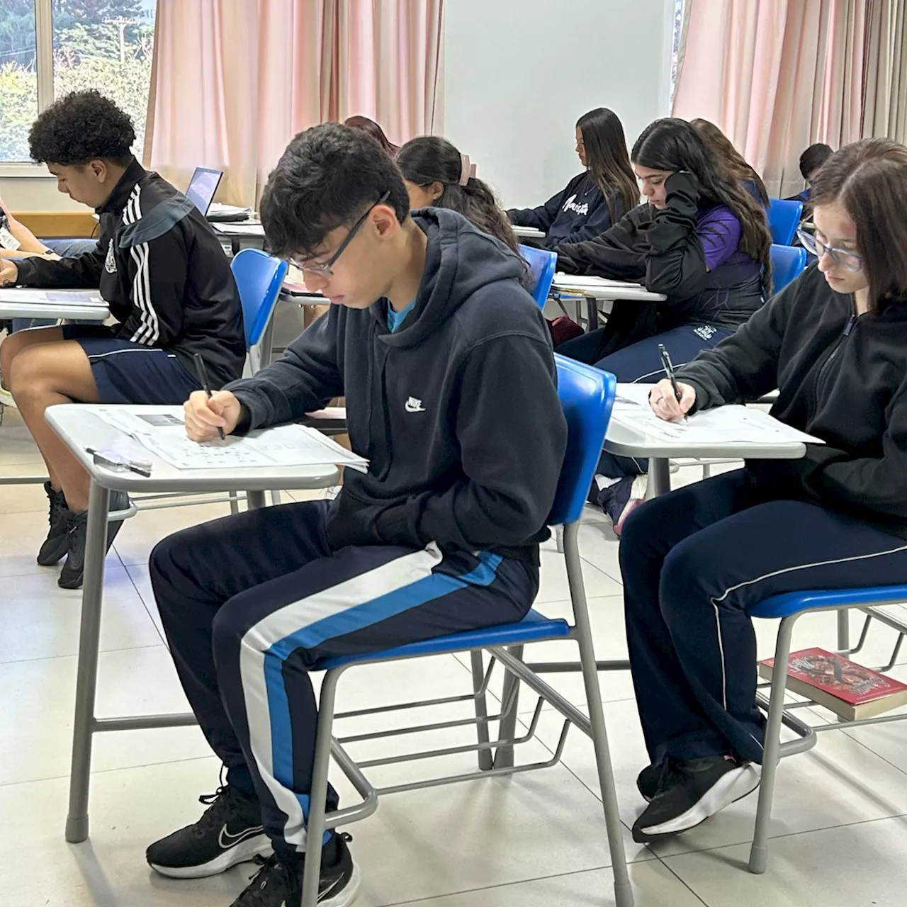 Enem 2024: escolas oferecem preparação gratuita na reta final; veja como participar