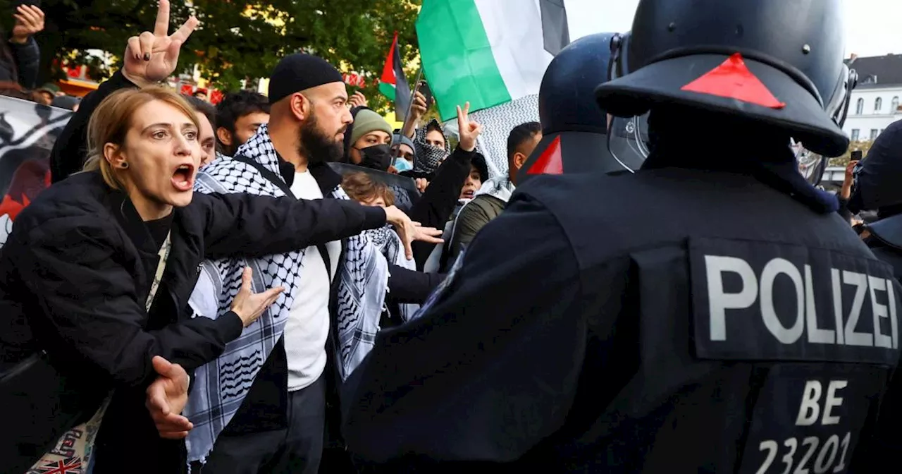 Jahrestag des Hamas-Massakers: Randale rund um Pro-Palästina-Demos