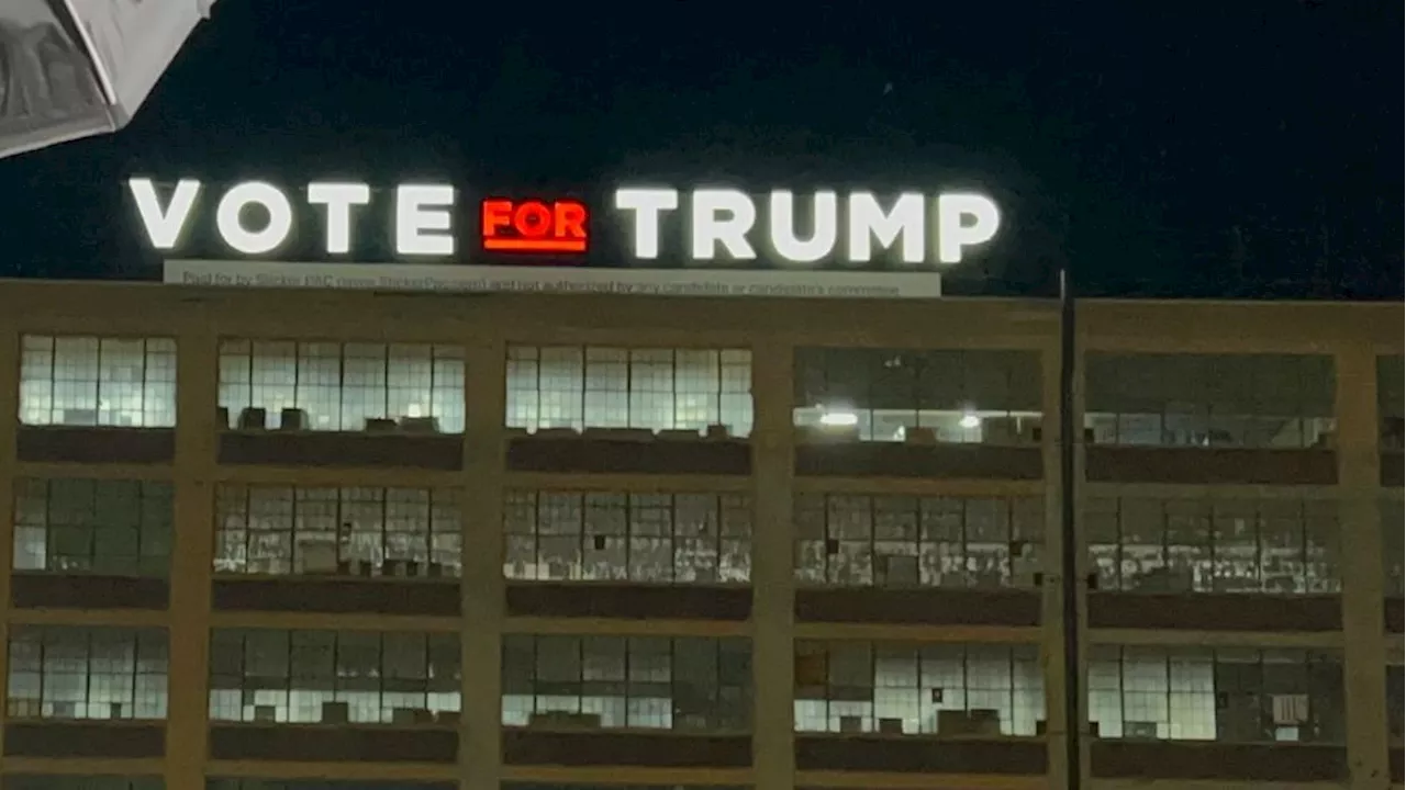 New York business lights 'Vote for Trump' sign despite pushback from local mayor