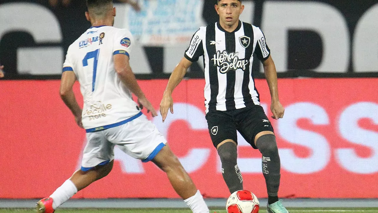 Savarino é o jogador do Botafogo com mais participações em gols no Brasileirão