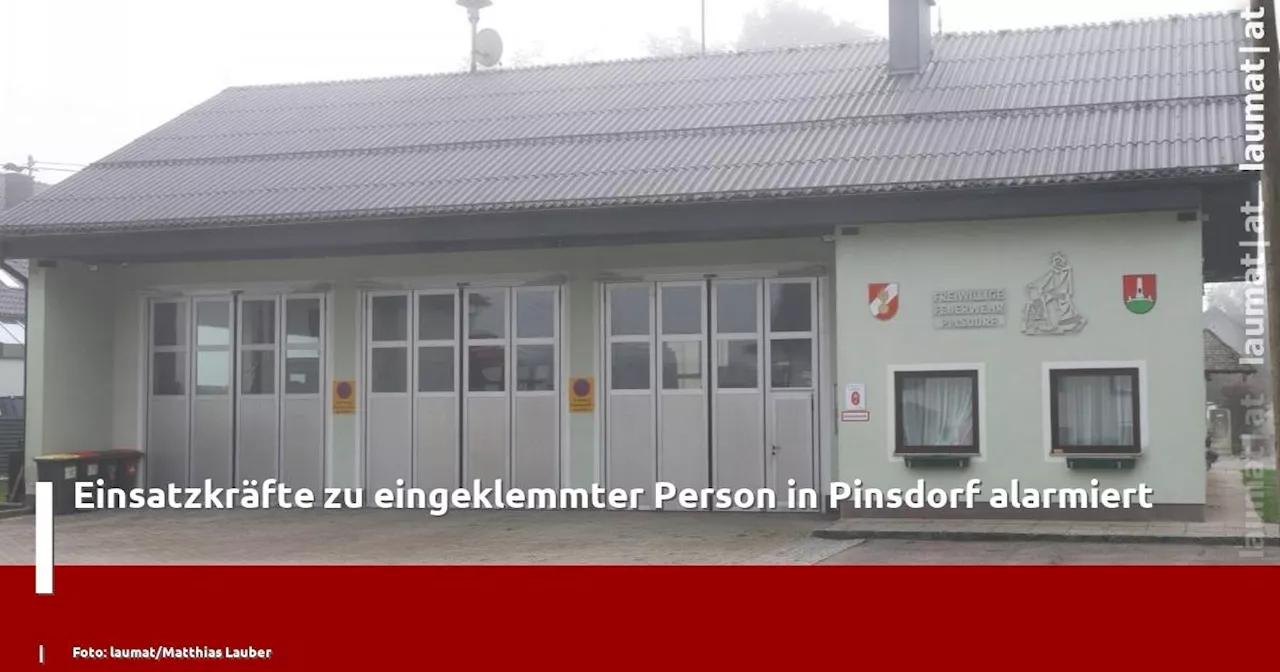 Einsatzkräfte zu eingeklemmter Person in Pinsdorf alarmiert