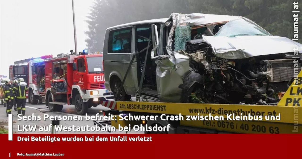 Sechs Personen befreit: Schwerer Crash zwischen Kleinbus und LKW auf Westautobahn bei Ohlsdorf