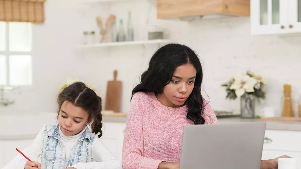 5 Strategi Cerdas Mengatur Waktu Mengasuh Anak untuk Ibu Bekerja, Tetap Bisa Berkarier