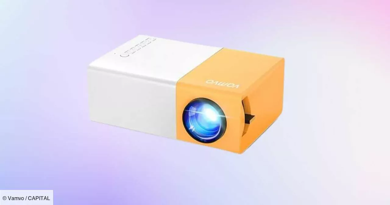 Succès populaire pour ce vidéoprojecteur disponible chez Amazon : on peut le comprendre à ce petit prix