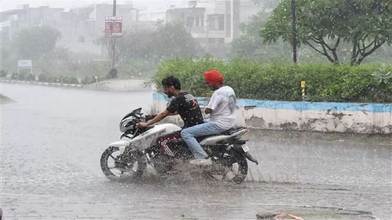 Weather Update: सात राज्यों में भारी बारिश की चेतावनी, जानें दिल्ली समेत अन्य हिस्सों में कैसा रहेगा मौसम