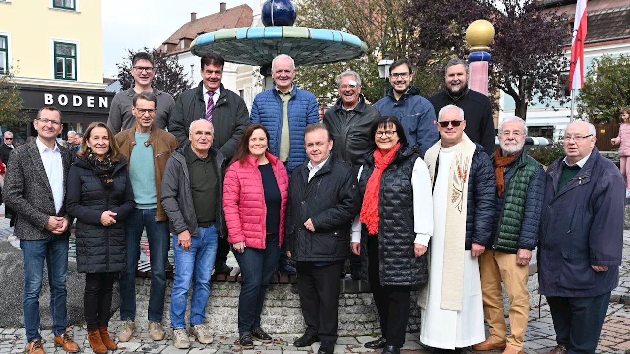 Zwettl gratuliert seinem Hundertwasserbrunnen zum 30er