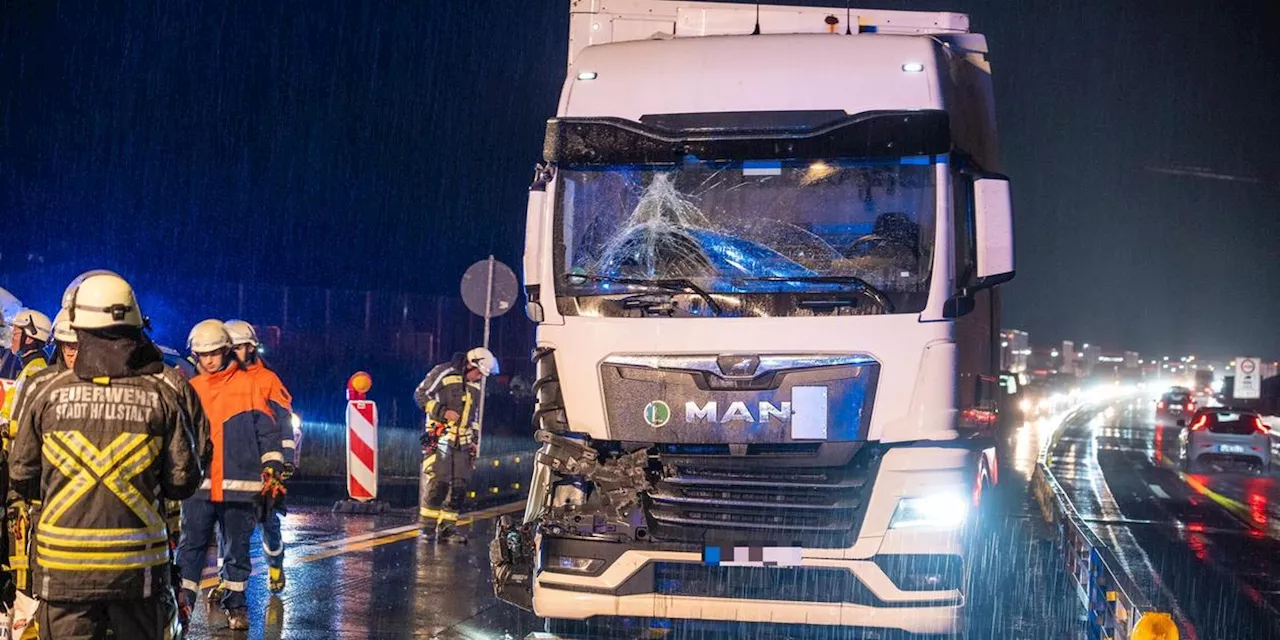 Autobahn-Chaos nach Lkw-Auffahrunfall auf der A70: Stundenlange Sperrung und langer R&uuml;ckstau