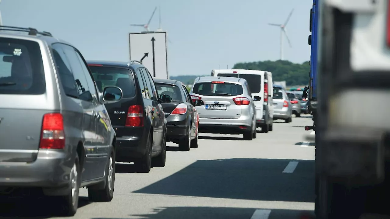 Mecklenburg-Vorpommern: Autodichte in Mecklenburg-Vorpommern gestiegen