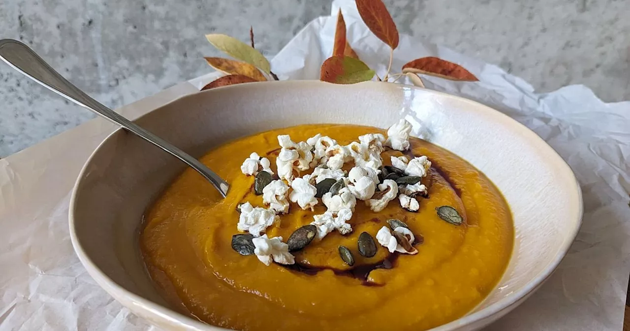 Eine Kombi, die verblüfft: Kürbissuppe mit Popcorn-Topping