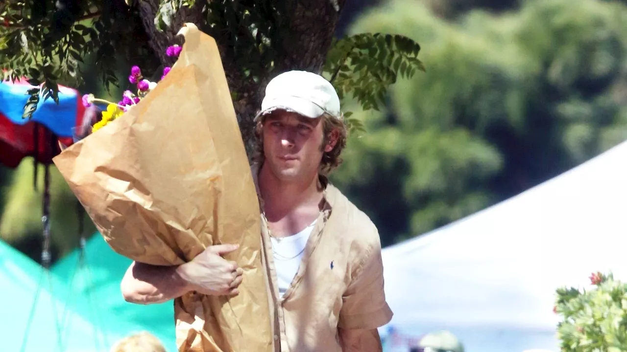 Jeremy Allen White verbringt Vater-Tochter-Tag auf dem Markt