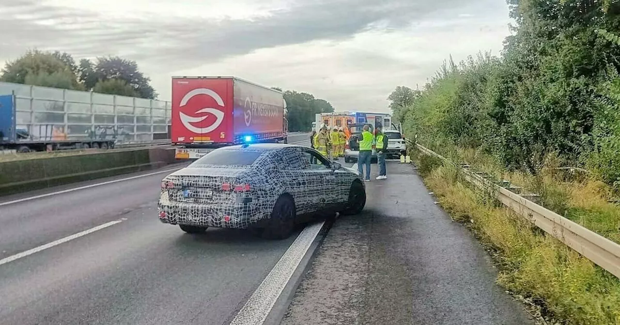 Grevenbroich: Stau nach Unfall auf A46 - Irritation um Erlkönig