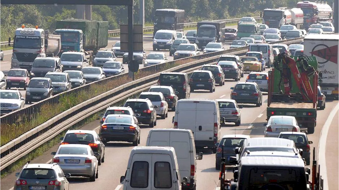 Stau auf der Autobahn - was ist Pflicht, was verboten?