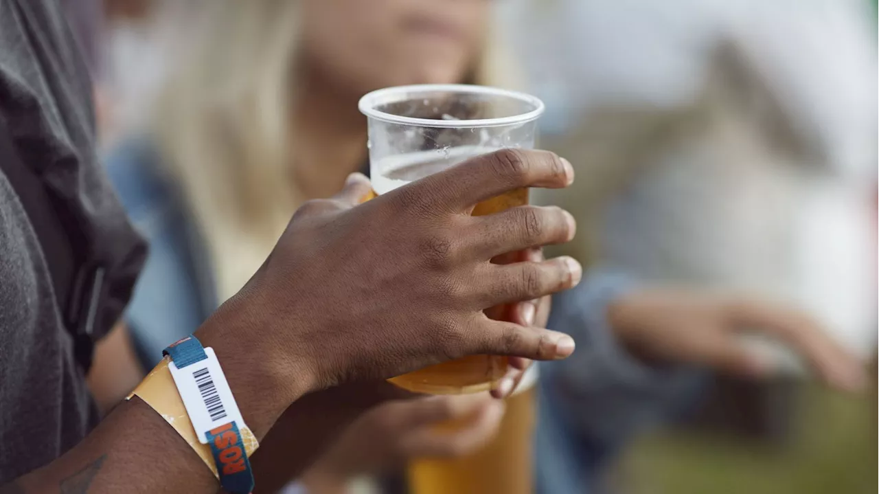 Frais illégaux, non-remboursement : Testachats dépose plainte contre 10 festivals