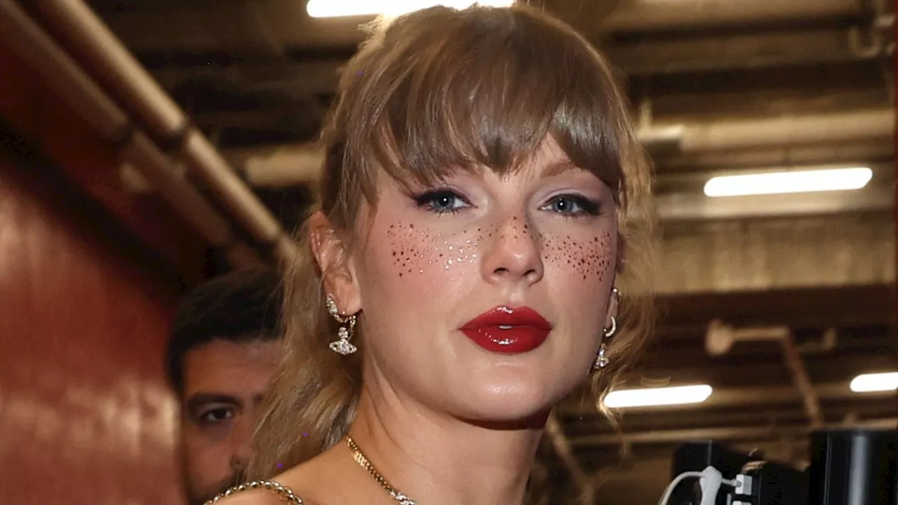 Taylor Swift arrives with glitter-flecked cheeks for Travis Kelce’s Chiefs game