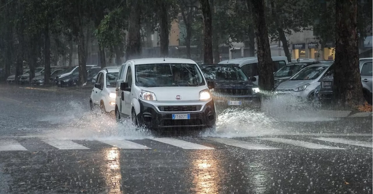 Maltempo: allerta arancione in Liguria. A Genova chiuse tutte le scuole, esonda il rio Fegino