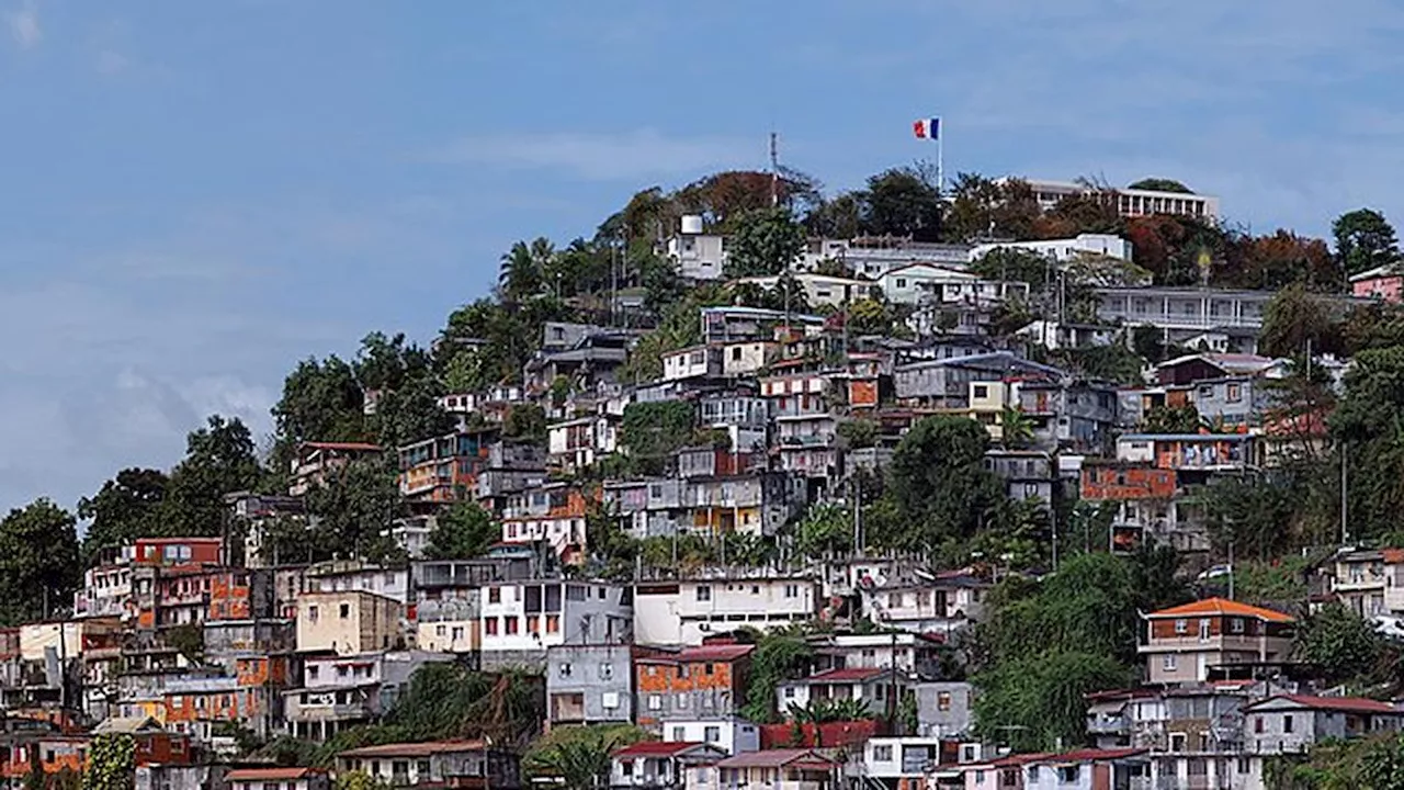 En Martinique, des manifestants détruisent et couvrent de tags homophobes une exposition de photos LGBT