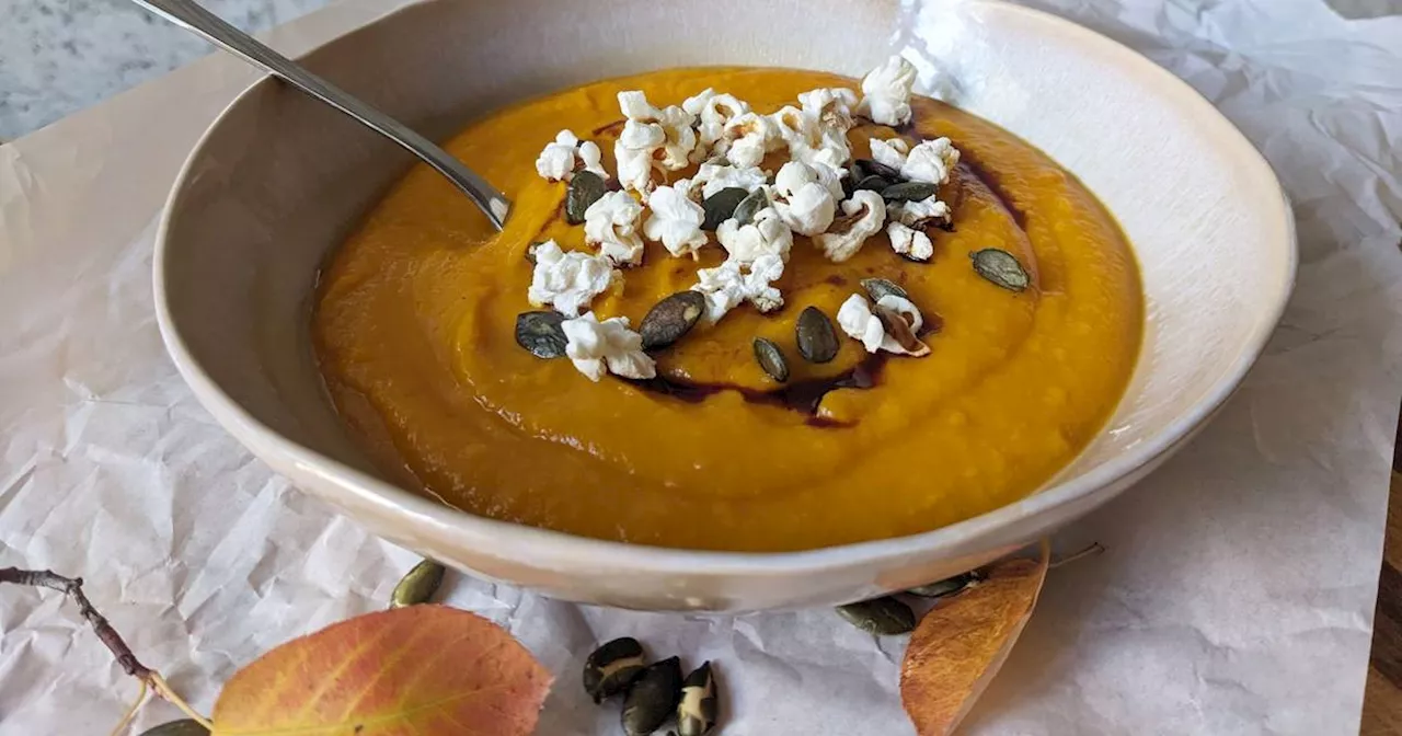 Eine Kombi, die verblüfft: Kürbissuppe mit Popcorn-Topping