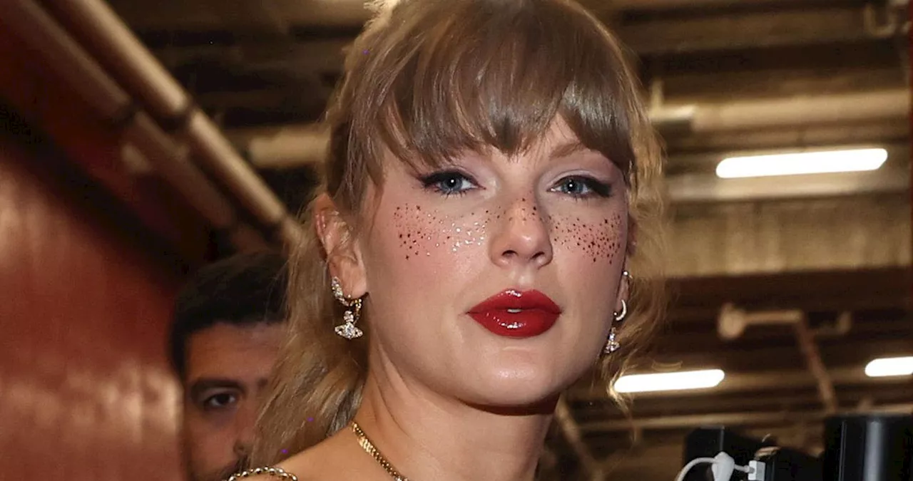 Taylor Swift Wears Face Glitter to Chiefs Game