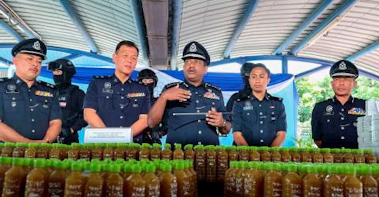 Polis tumpas kegiatan proses, jual air ketum di Sungai Buloh