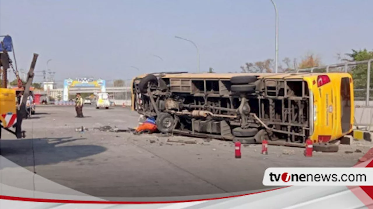 Bus Rombongan Guru SMAN 1 Kedungwaru Tulungagung Kecelakaan di Tol Sumo KM 725, Satu Korban Tewas