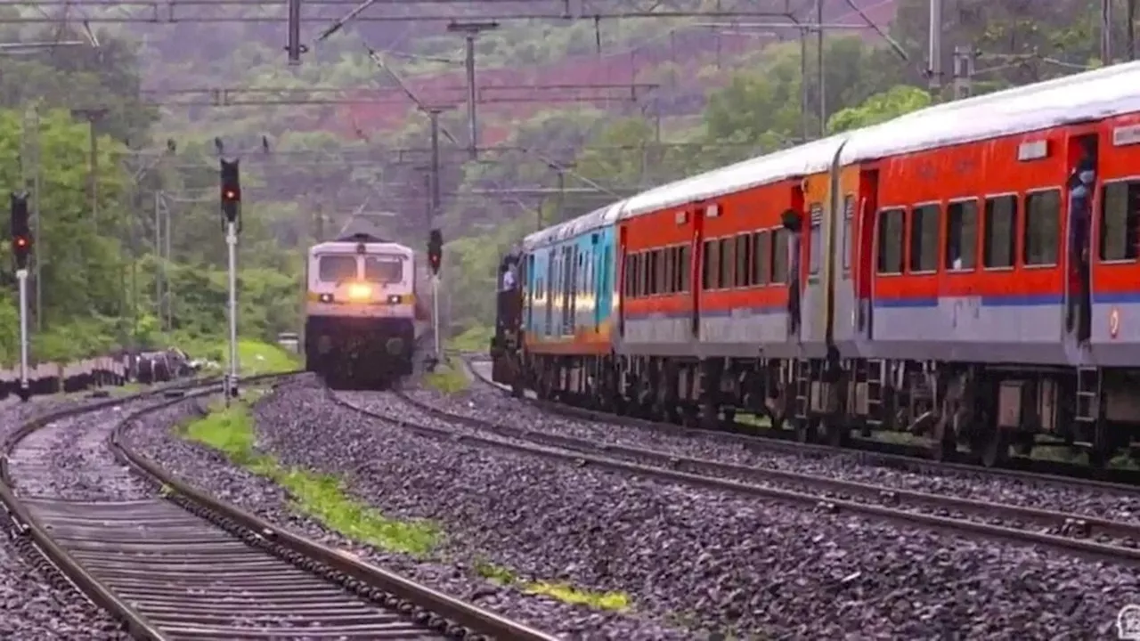 यूपी और गुजरात के बाद MP में ट्रेन पलटाने की साजिश! ग्वालियर में ट्रैक पर रखा मिला लोहे का फ्रेम