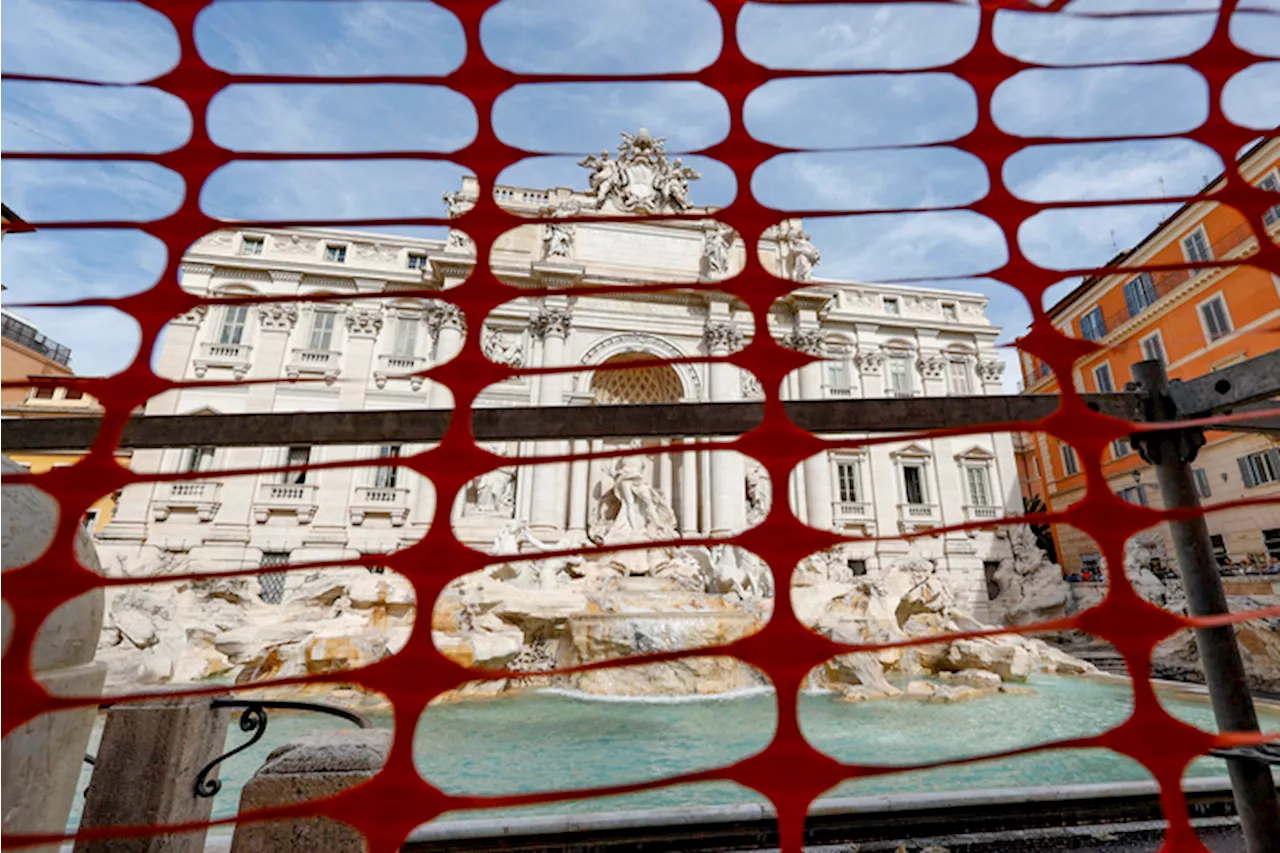 Giubileo: Fontana di Trevi off-limits, pulizia straordinaria