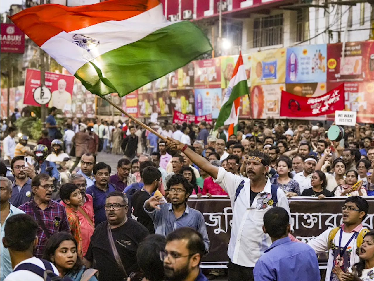 कोलकाता रेप-मर्डर केस, डॉक्टर्स एसोसिएशन की देशभर में भूख हड़ताल: मेडिकल कॉलेज के 50 डॉक्टर्स का इस्तीफा, कह...