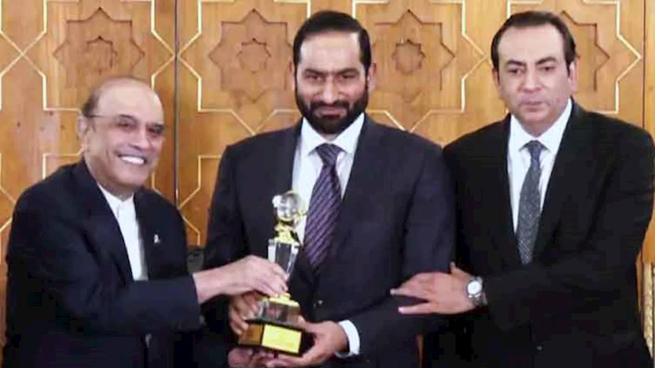 Dunya Media Group Chairman Mian Amer receives FPCCI award