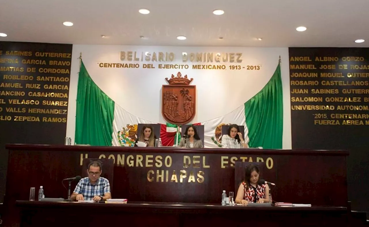 Integrantes del grupo de autodefensas 'El Machete' bloquean Congreso de Chiapas; exigen reconocimiento de concejo municipal