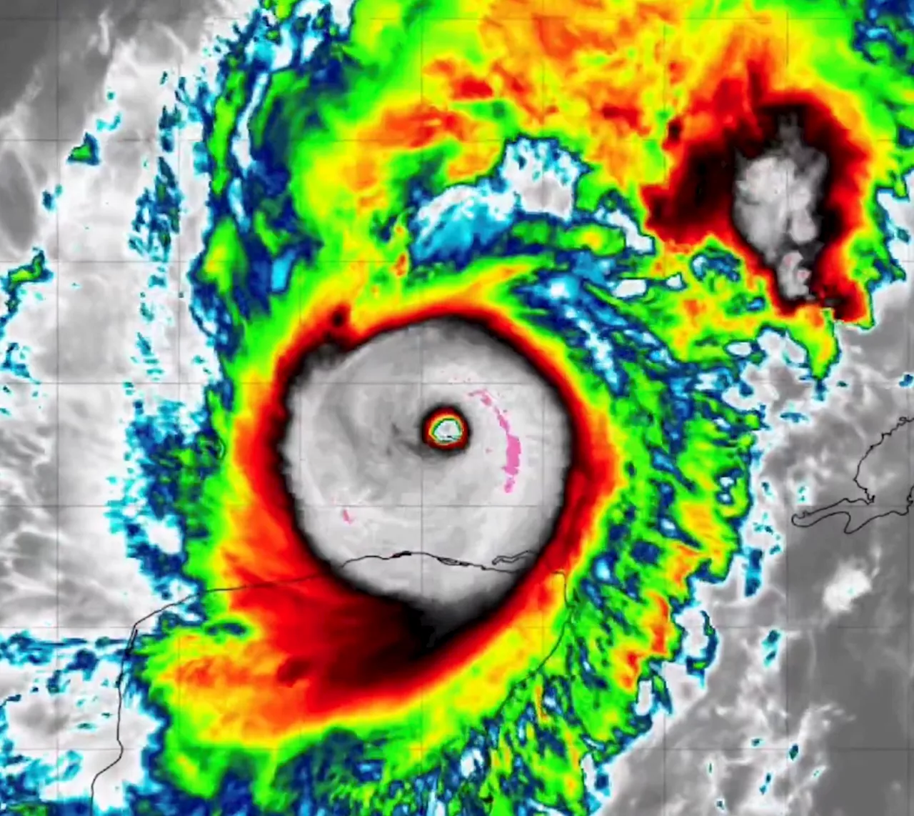 Mga Pinoy sa Florida, USA, pinaghahanda sa hagupit ng 'monster hurricane' na si 'Milton'