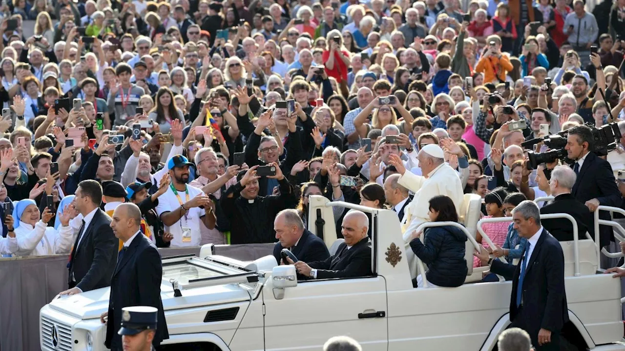 Pope at Audience: The Holy Spirit expands and unites the Church