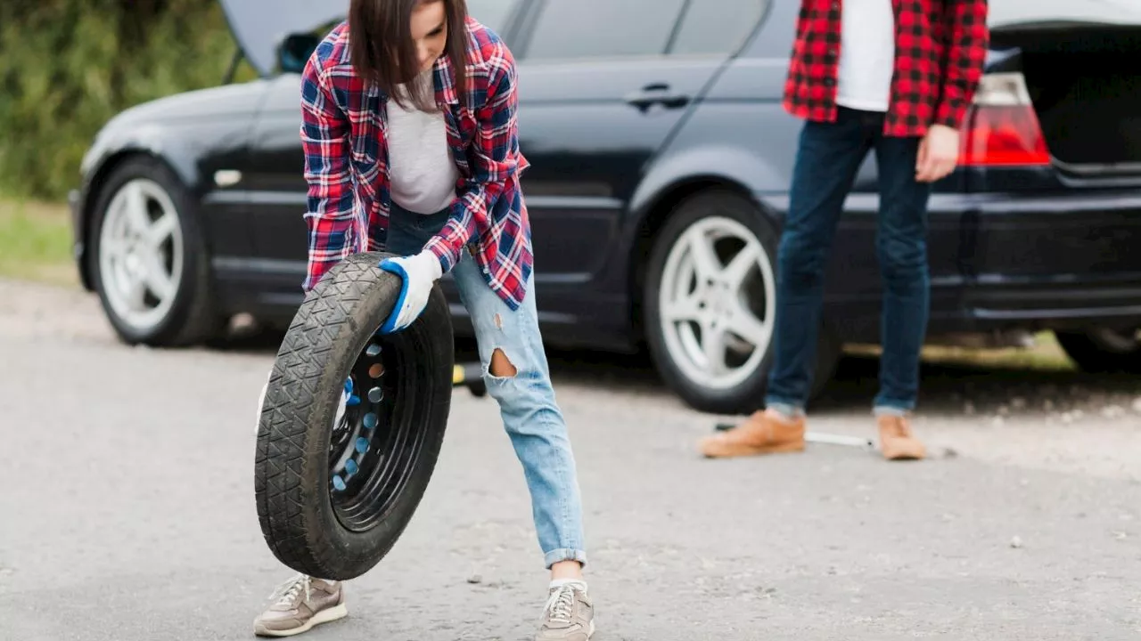 Cómo cambiar la llanta de tu auto paso a paso si es tu primera vez